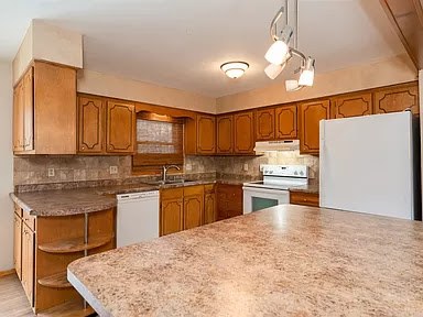 Roland home renovation before — dated oak kitchen